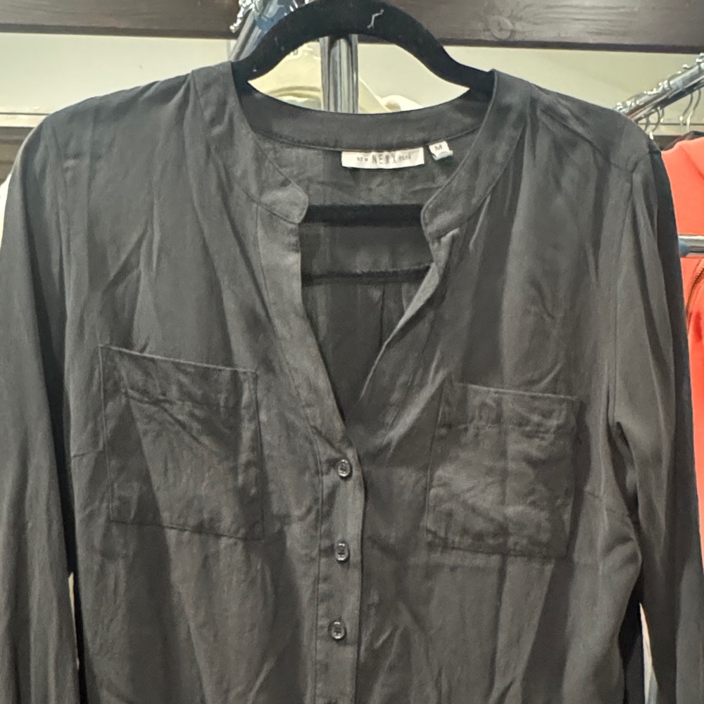 Women’s 100% silk blouse with buttons and pockets